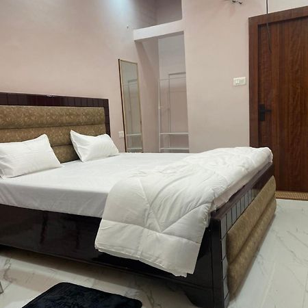 Hotel Nirmal Niwas Varanasi Exterior foto